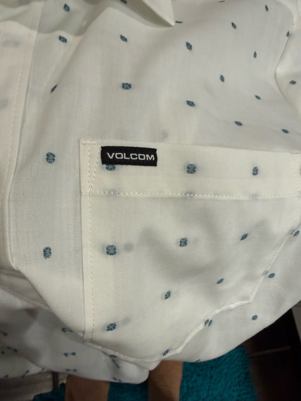 Volcom Men's White Short-Sleeve Button-Up Shirt with Navy Dot Print - Picture 3 of 3
